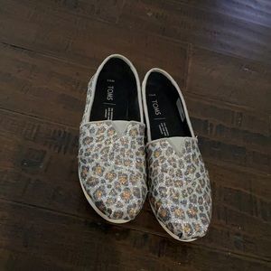 Sparkly leopard TOMS size 6.5